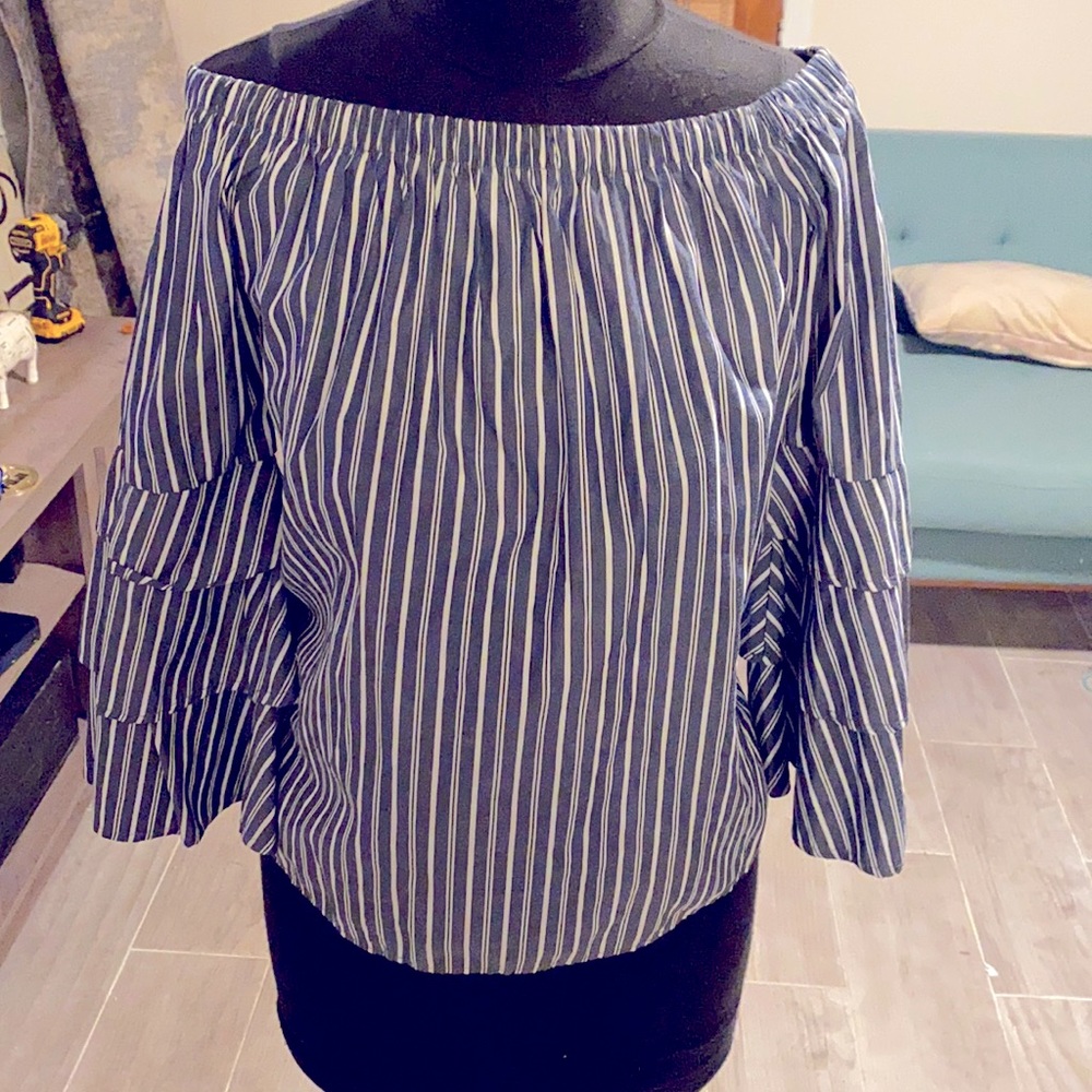 Banana lemon sz Lg off the shoulder top